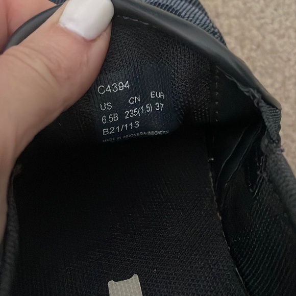 Great Coach slip on sneakers only worn a few times. Very comfortable. - Picture 6 of 6